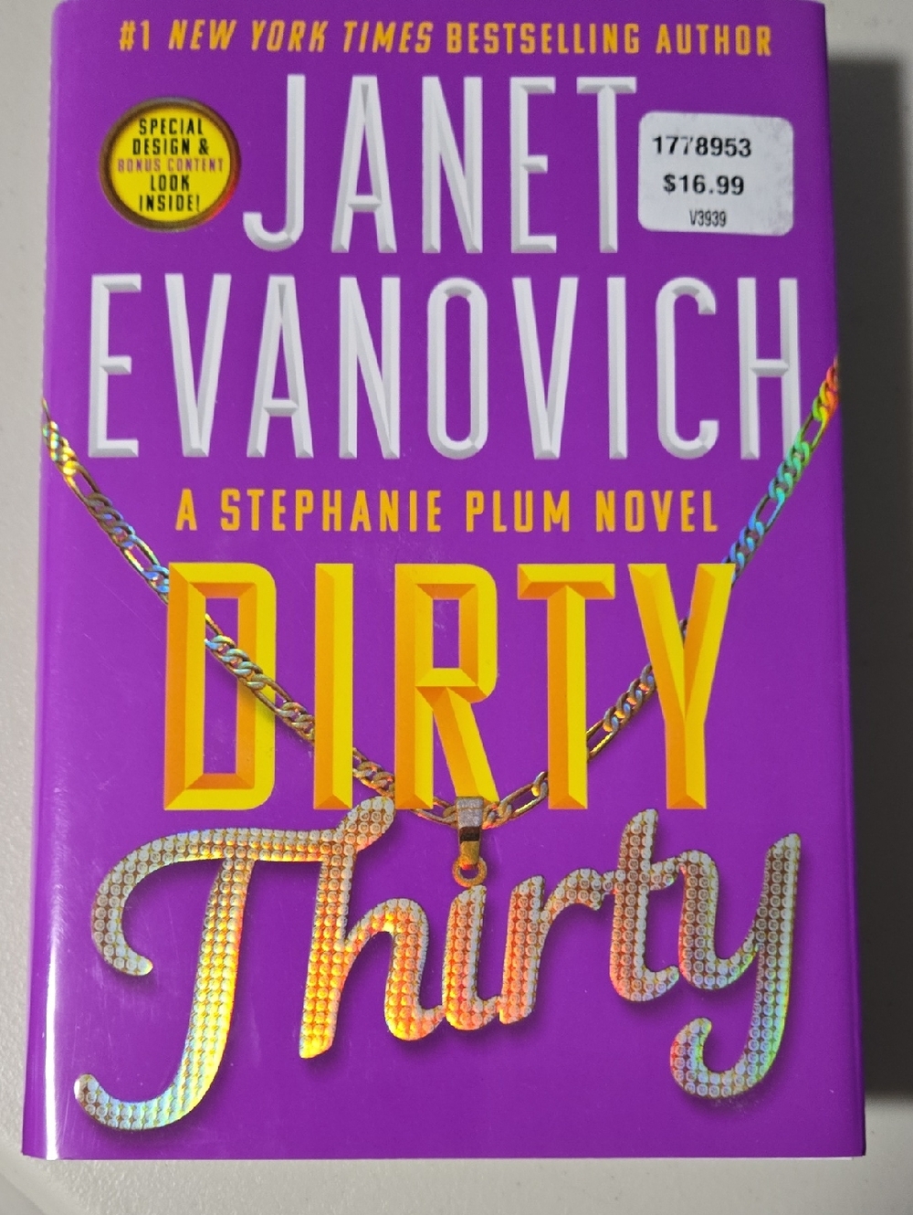Dirty Thirty by - Janet Evanovich Hard Cover Novel
